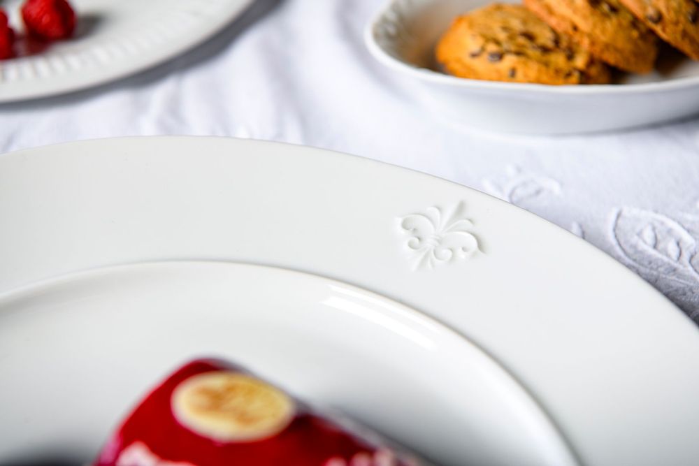 Assiettes de réception - VICTORIA assiette en porcelaine blanche de LIMOGES - REMINISCENCE HOME