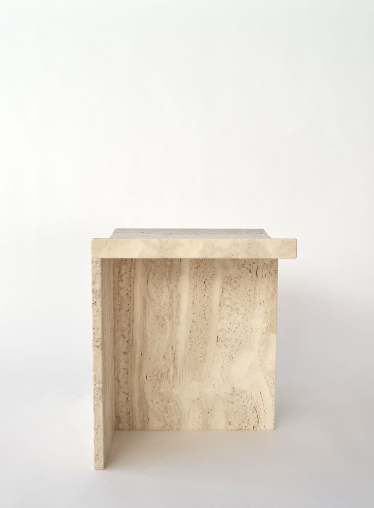 Tabourets - Thebes - Tabouret en Travertin Romain- Designed by McGannon Saad - PISTORE MARMI