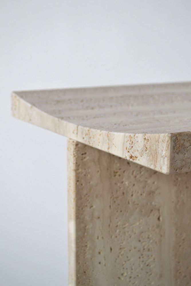 Tabourets - Thebes - Tabouret en Travertin Romain- Designed by McGannon Saad - PISTORE MARMI