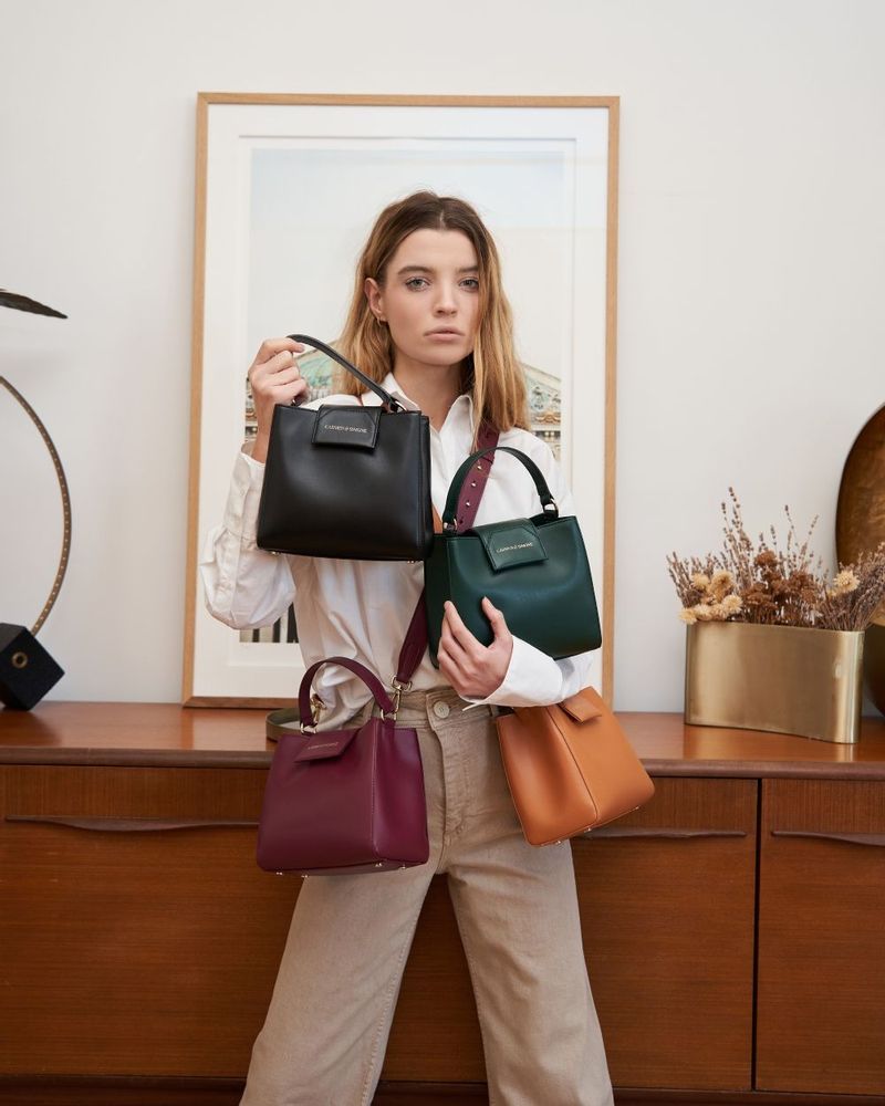 Sacs et cabas - Sac à main en cuir vegan couleur prune forme sceau - CARMEN & SIMONE
