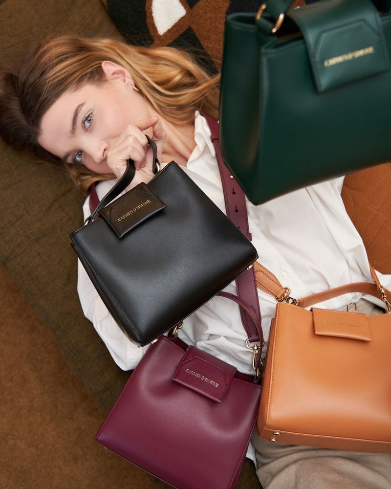 Sacs et cabas - Sac à main en cuir vegan couleur prune forme sceau - CARMEN & SIMONE