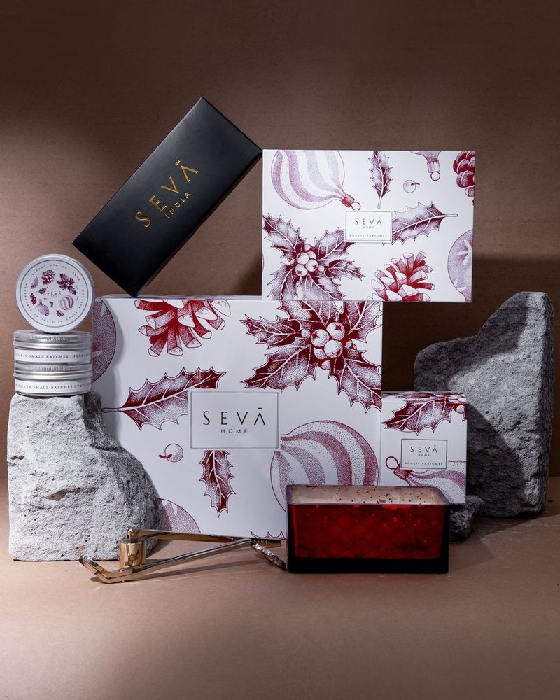 Bougies - Panier à motif décoratif Holly Jolly - (bougie en rubis, kit d'entretien pour bougies et lot de voyage de 3) - SEVA HOME