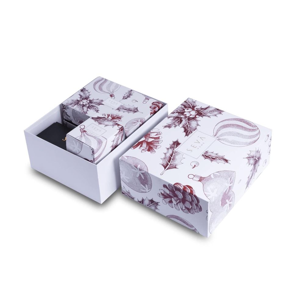 Bougies - Panier à motif décoratif Holly Jolly - (bougie en rubis, kit d'entretien pour bougies et lot de voyage de 3) - SEVA HOME