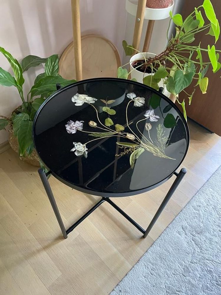 Décorations florales - Table basse en résine avec fleurs naturelles style zen - SI DECO