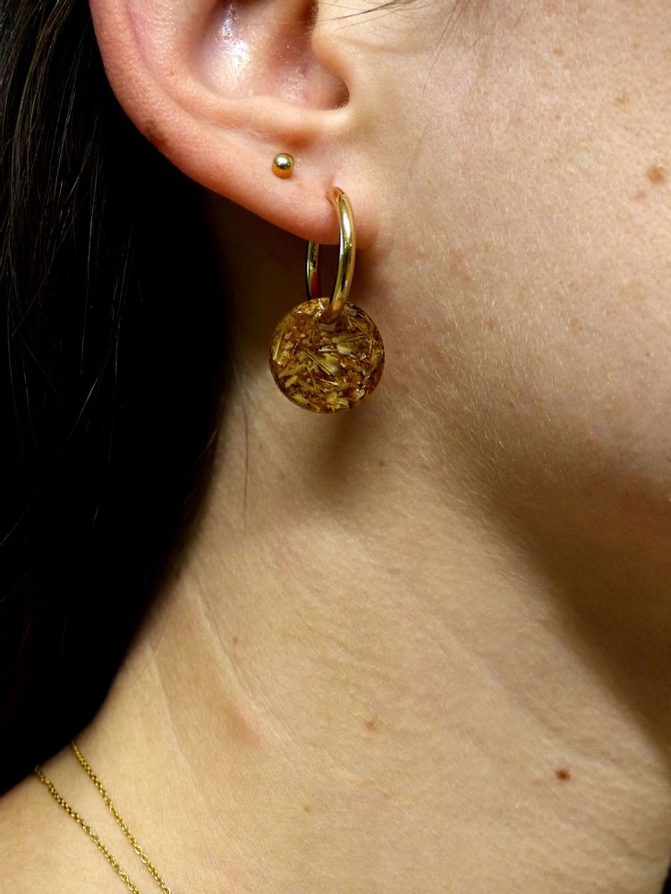 Bijoux - Boucles d’oreilles Créoles en laiton plaquée or et pendentif rond en matières recyclée - Materialys - MATERIALYS