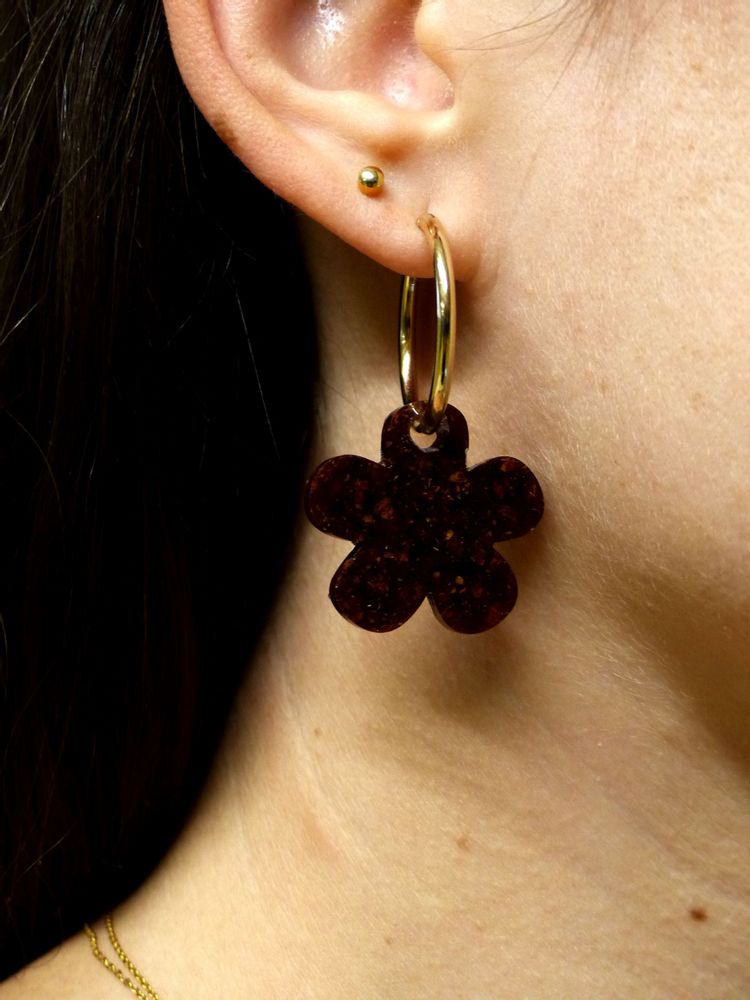 Bijoux - Boucles d’oreilles Créoles plaquée or et pendentif fleur en matières recyclée - Materialys - MATERIALYS