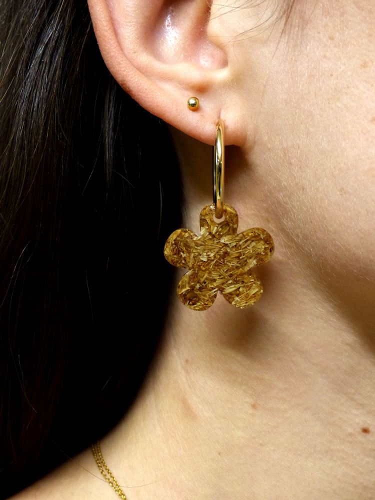 Bijoux - Boucles d’oreilles Créoles plaquée or et pendentif fleur en matières recyclée - Materialys - MATERIALYS