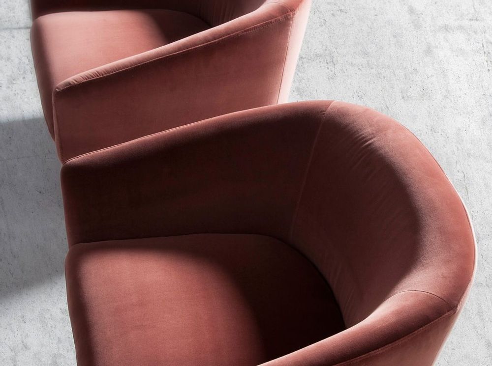 Fauteuils - Fauteuil pivotant rembourré en velours pêche - ANGEL CERDÁ