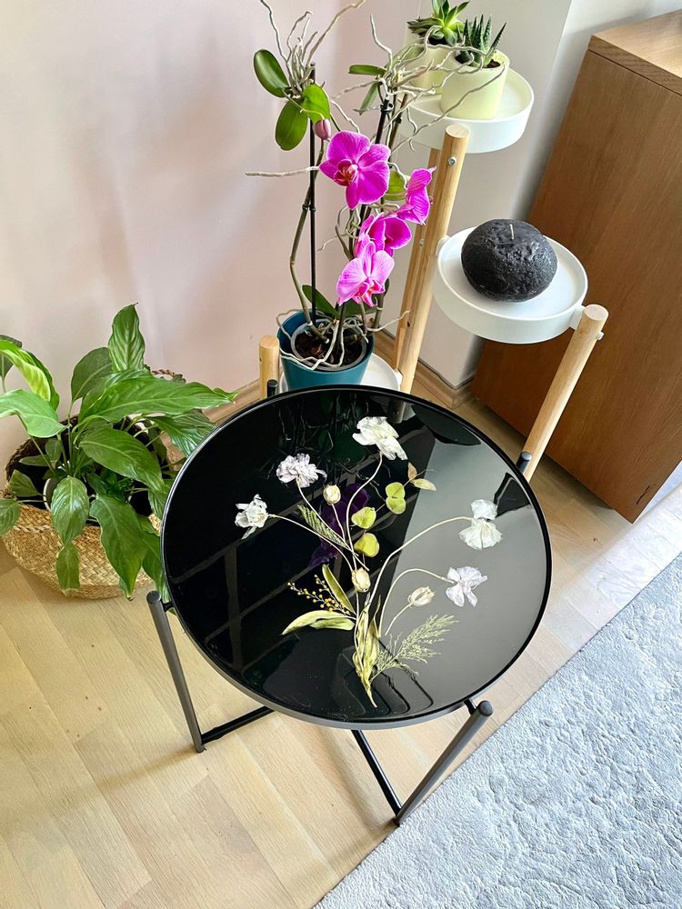 Décorations florales - Table basse en résine avec fleurs naturelles style zen - SI DECO