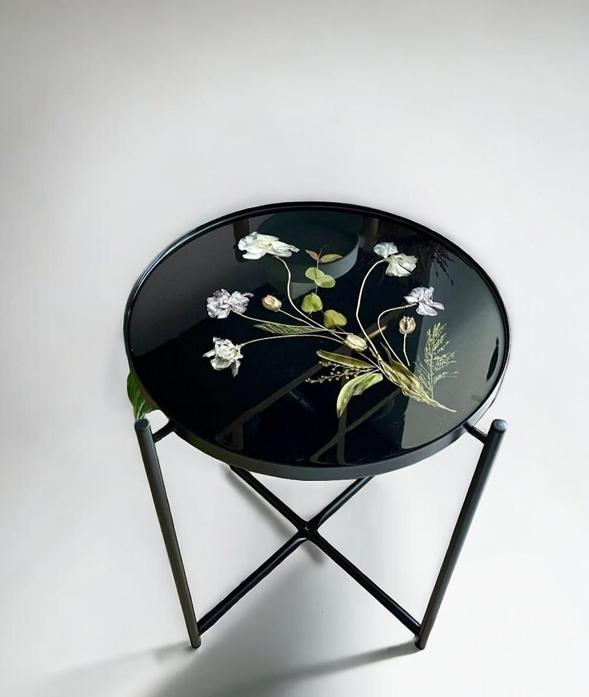 Décorations florales - Table basse en résine avec fleurs naturelles style zen - SI DECO