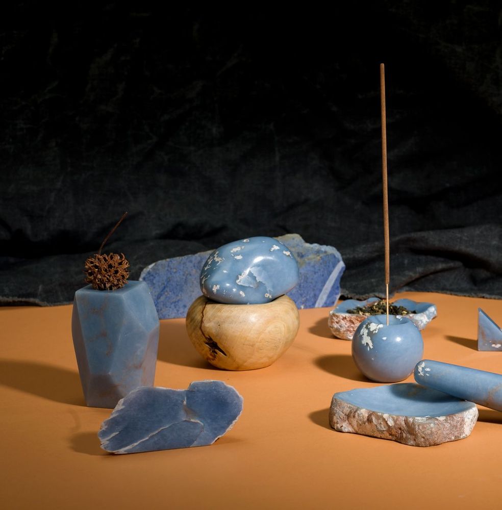 Design objects - The Pebble Box with Massager Lid - DAR PROYECTOS