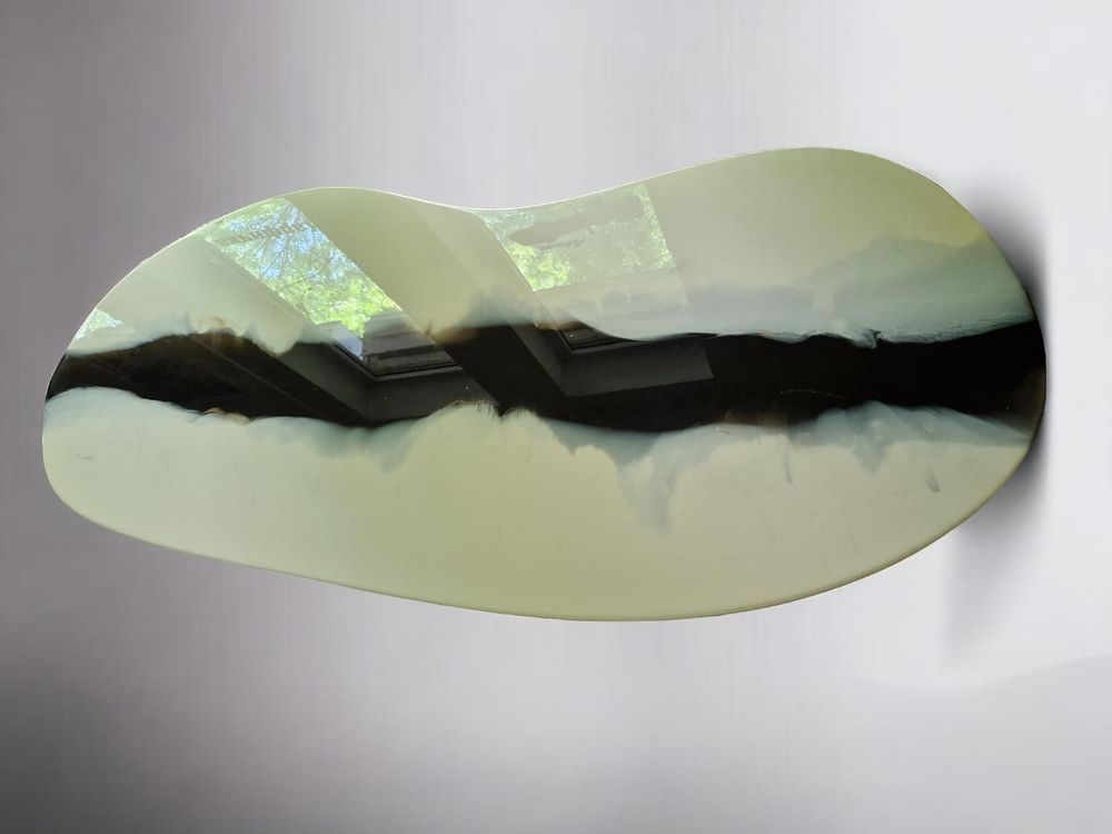 Objets design - Table à manger d'art moderne blanc-noir, forme irrégulière, brillante - SI DECO