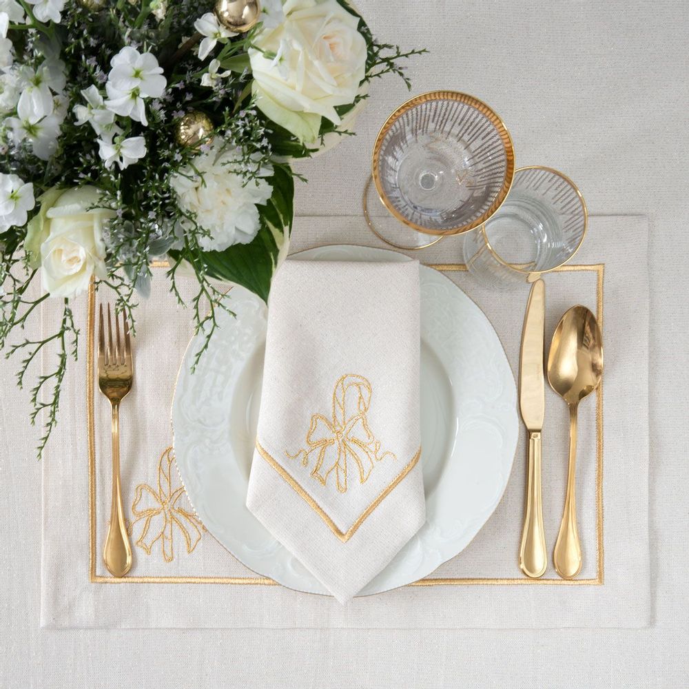 Christmas table settings - Joyful Christmas Golden Placemats - ROSEBERRY HOME