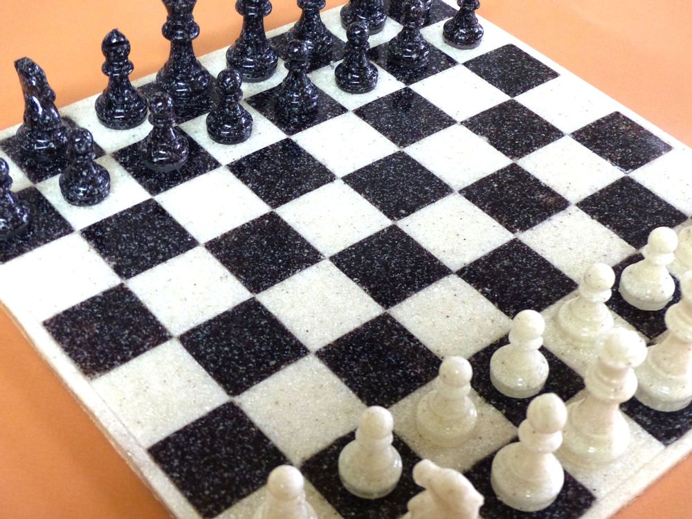 Objets de décoration - Jeu d’échecs / échiquier en coquilles de coquillages recyclées - MATERIALYS