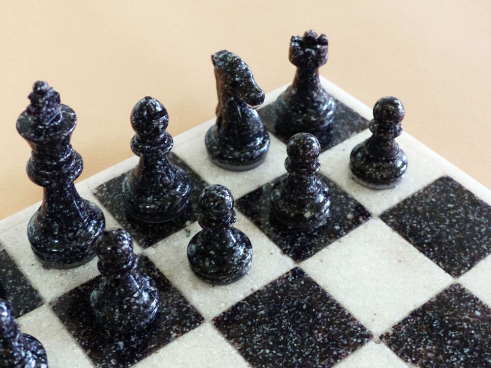 Objets de décoration - Jeu d’échecs / échiquier en coquilles de coquillages recyclées - MATERIALYS