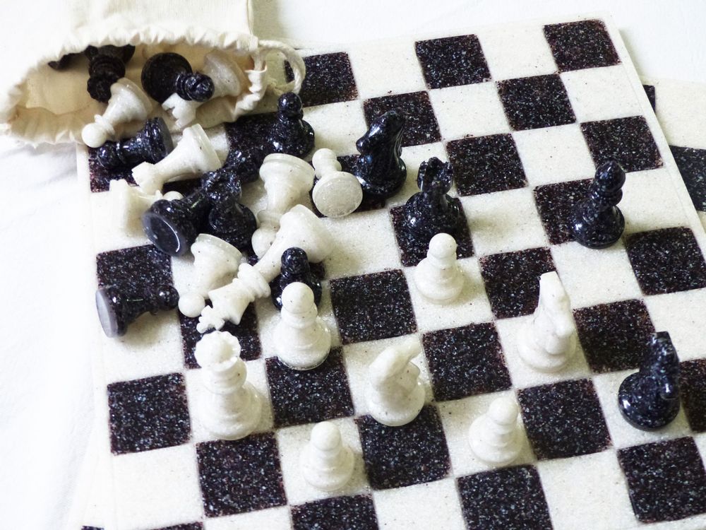 Objets de décoration - Jeu d’échecs / échiquier en coquilles de coquillages recyclées - MATERIALYS