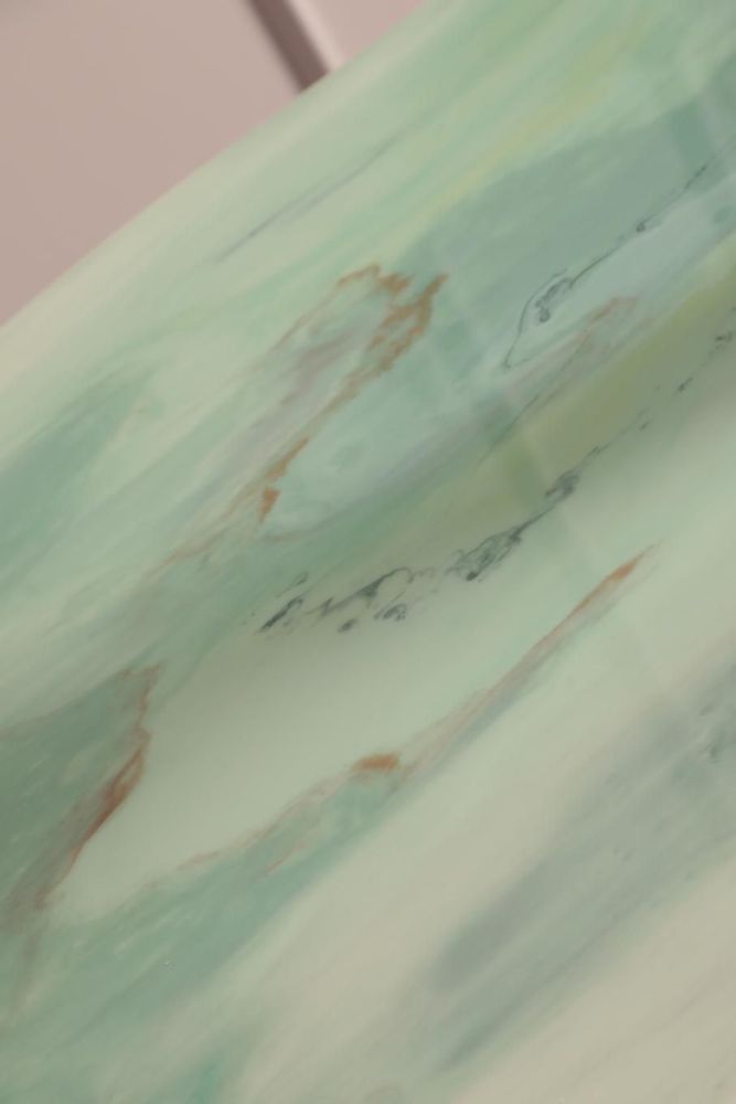 Pièces uniques - Table de salle à manger d'art moderne vert lait, forme irrégulière - SI DECO
