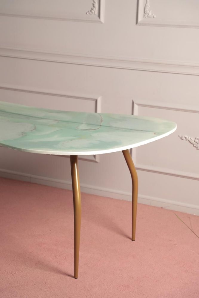 Pièces uniques - Table de salle à manger d'art moderne vert lait, forme irrégulière - SI DECO