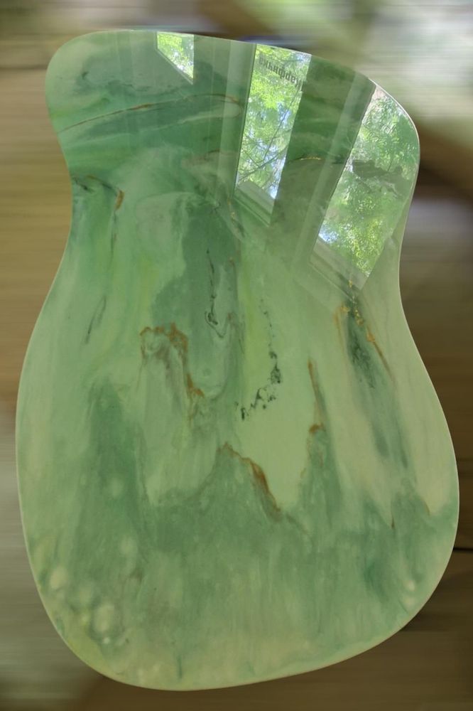 Pièces uniques - Table de salle à manger d'art moderne vert lait, forme irrégulière - SI DECO