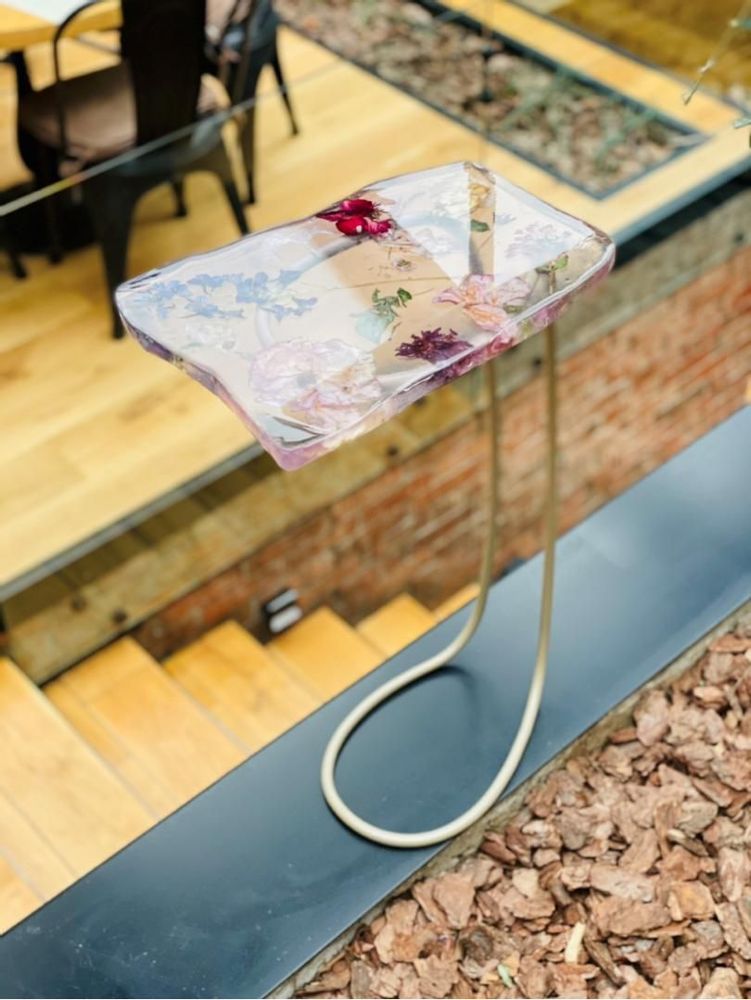 Autres tables  - Table d'appoint en résine, forme irrégulière avec fleurs naturelles - SI DECO