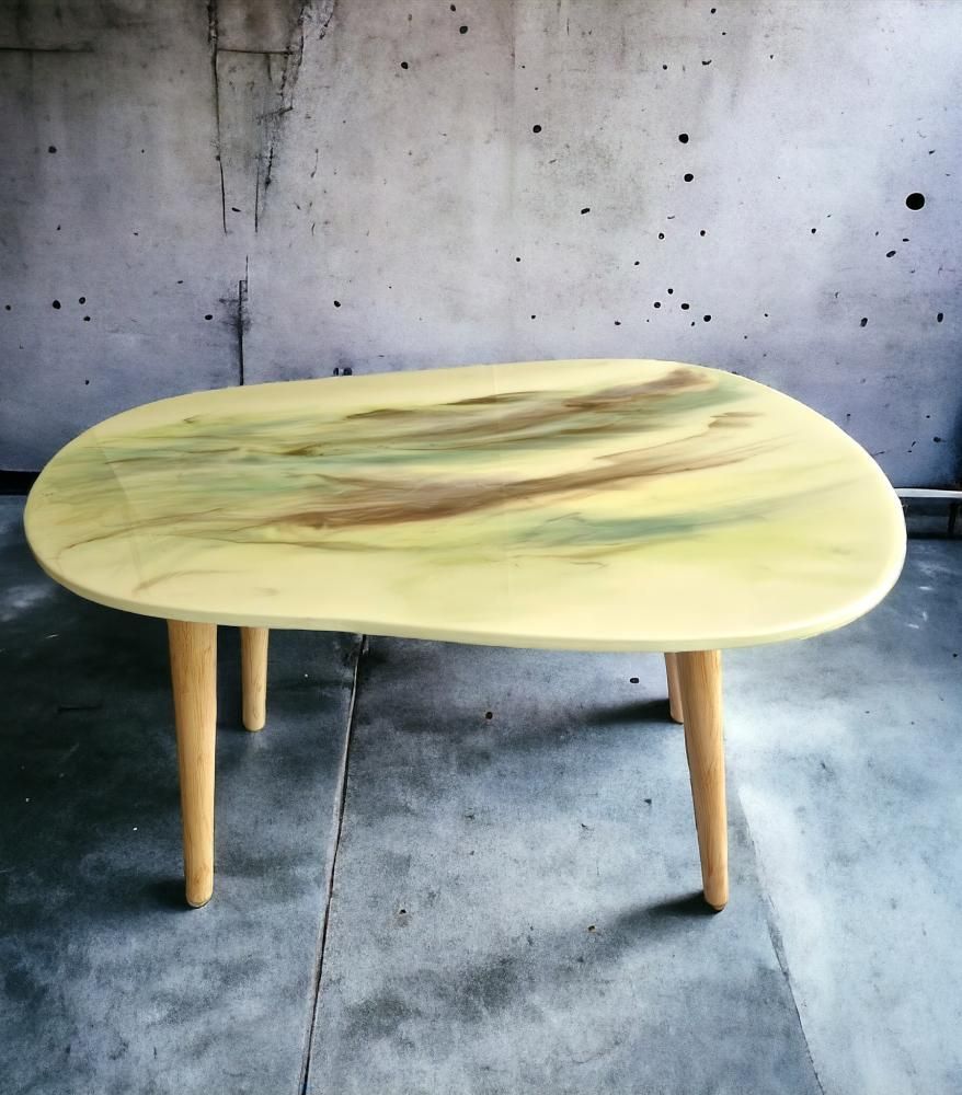 Objets design - Table basse Art Resin colorée en marron, vert avec pieds en bois - SI DECO