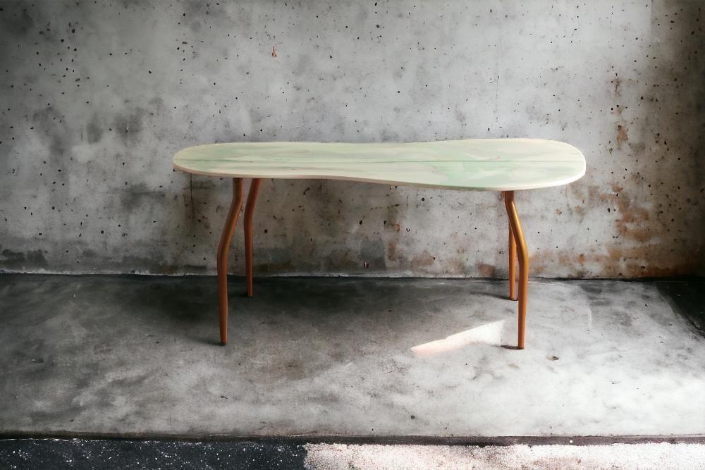 Pièces uniques - Table de salle à manger d'art moderne vert lait, forme irrégulière - SI DECO