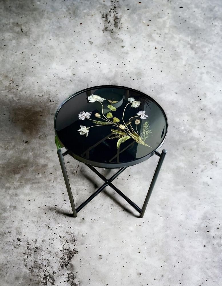 Décorations florales - Table basse en résine avec fleurs naturelles style zen - SI DECO