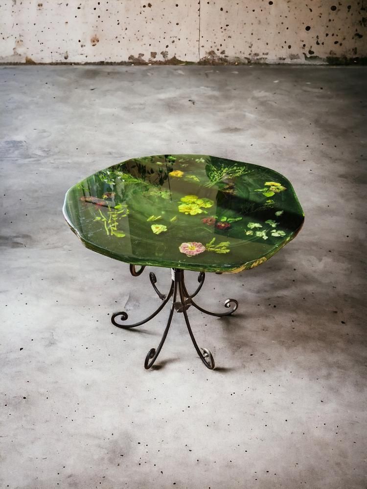 Décorations florales - Table à manger en résine verte avec fleurs naturelles, pied fait main - SI DECO