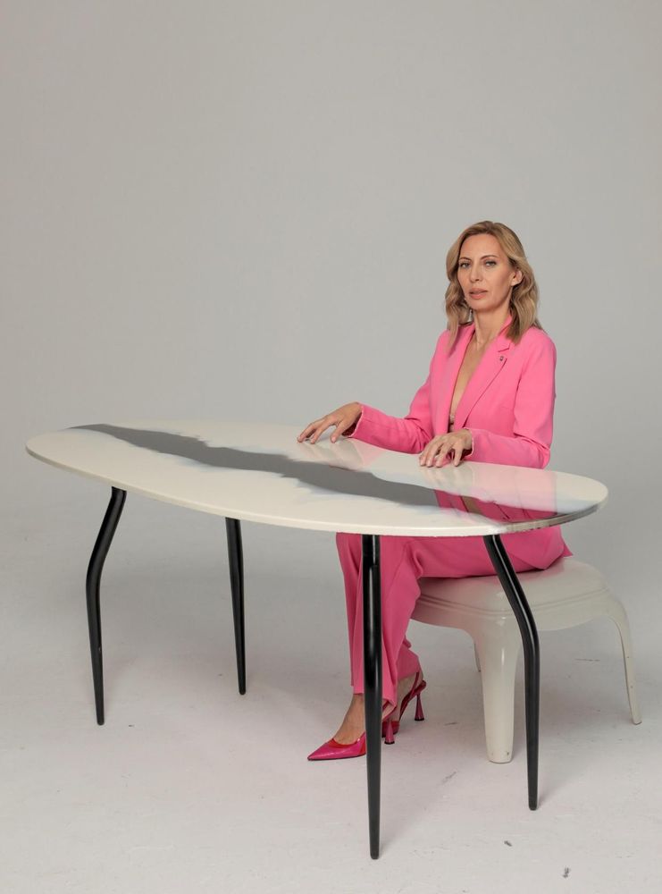 Pièces uniques - Table de salle à manger d'art moderne vert lait, forme irrégulière - SI DECO