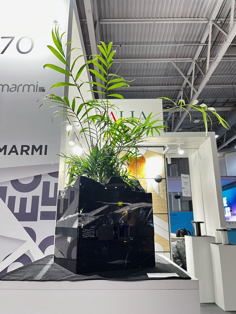 Vases - Frammento - Designed by Sfero Design - PISTORE MARMI