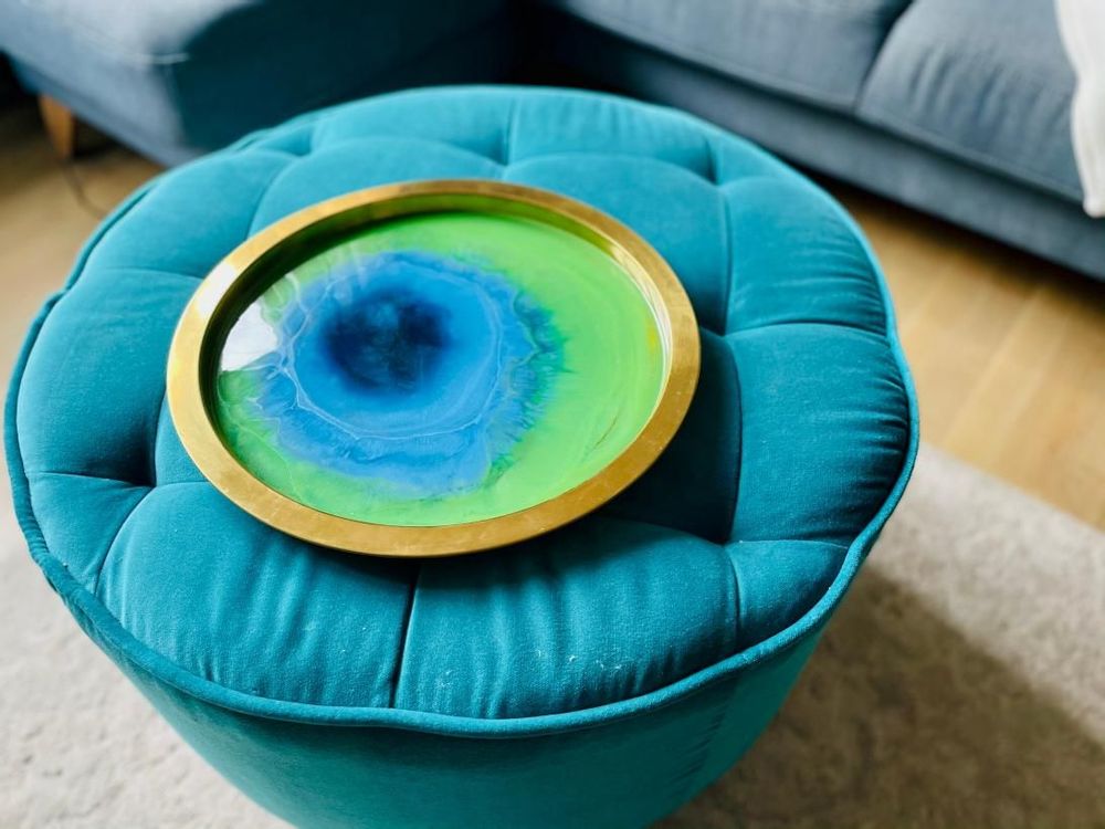 Plateaux - Plateau de service en résine, bleu et vert avec base en métal - SI DECO