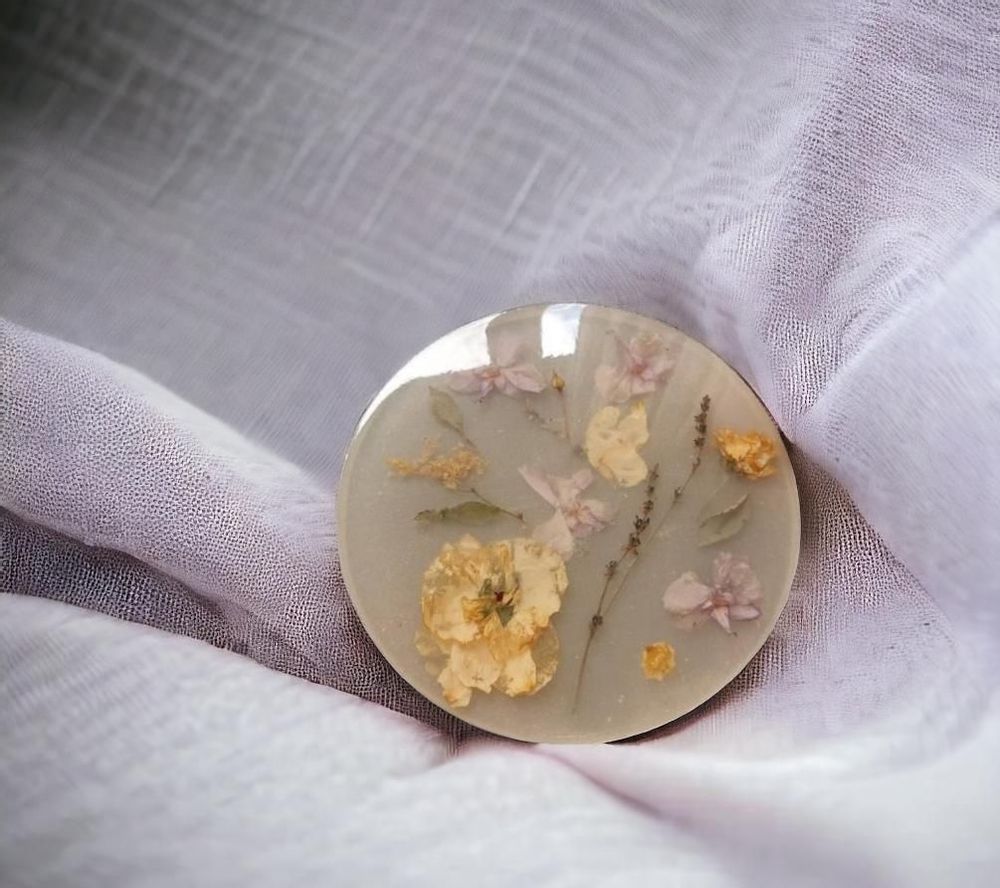 Plateaux - Plateau de service en résine, jaune avec fleurs naturelles - SI DECO