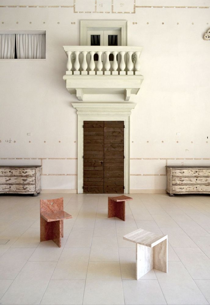 Tabourets - Thebes - Tabouret en Rosso Verona- Designed by McGannon Saad - PISTORE MARMI