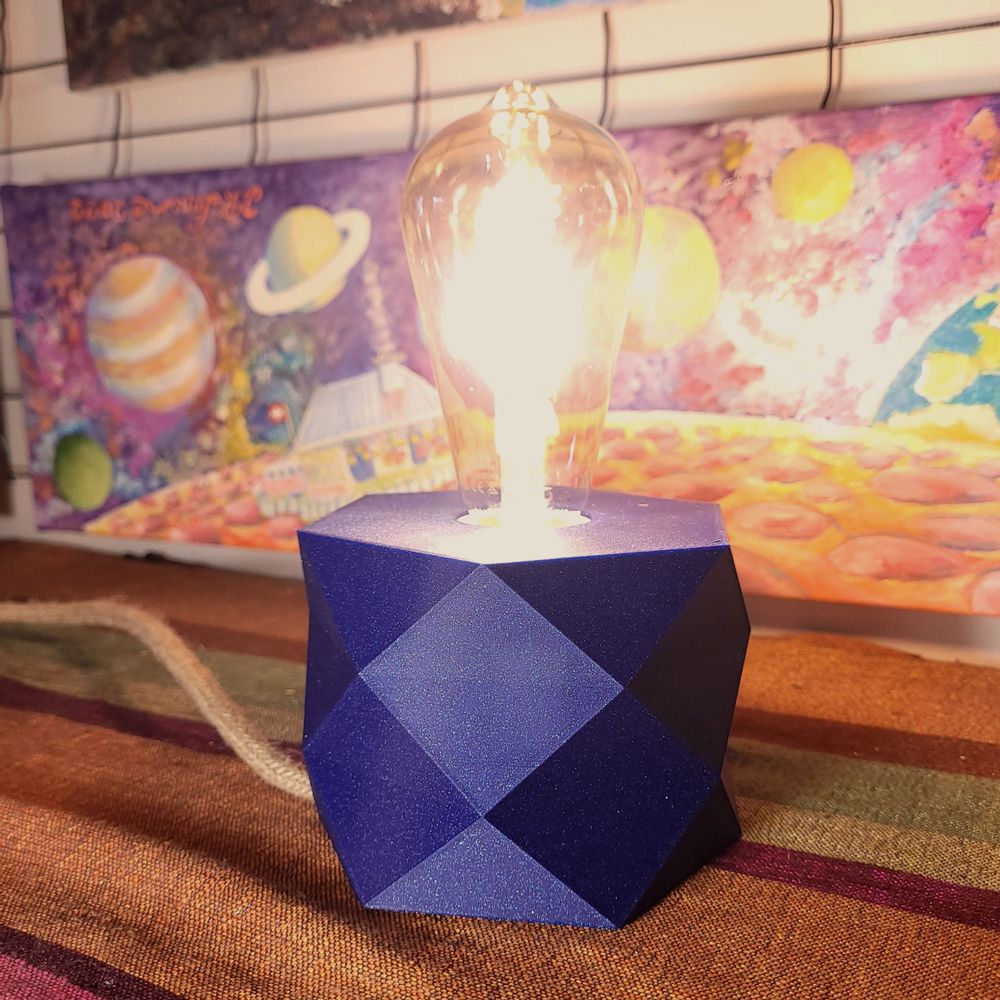 Objets de décoration - Lampe à poser éco-responsable aux facettes - Design unique BenJ3Dcréa - BEN-J-3DCRÉA