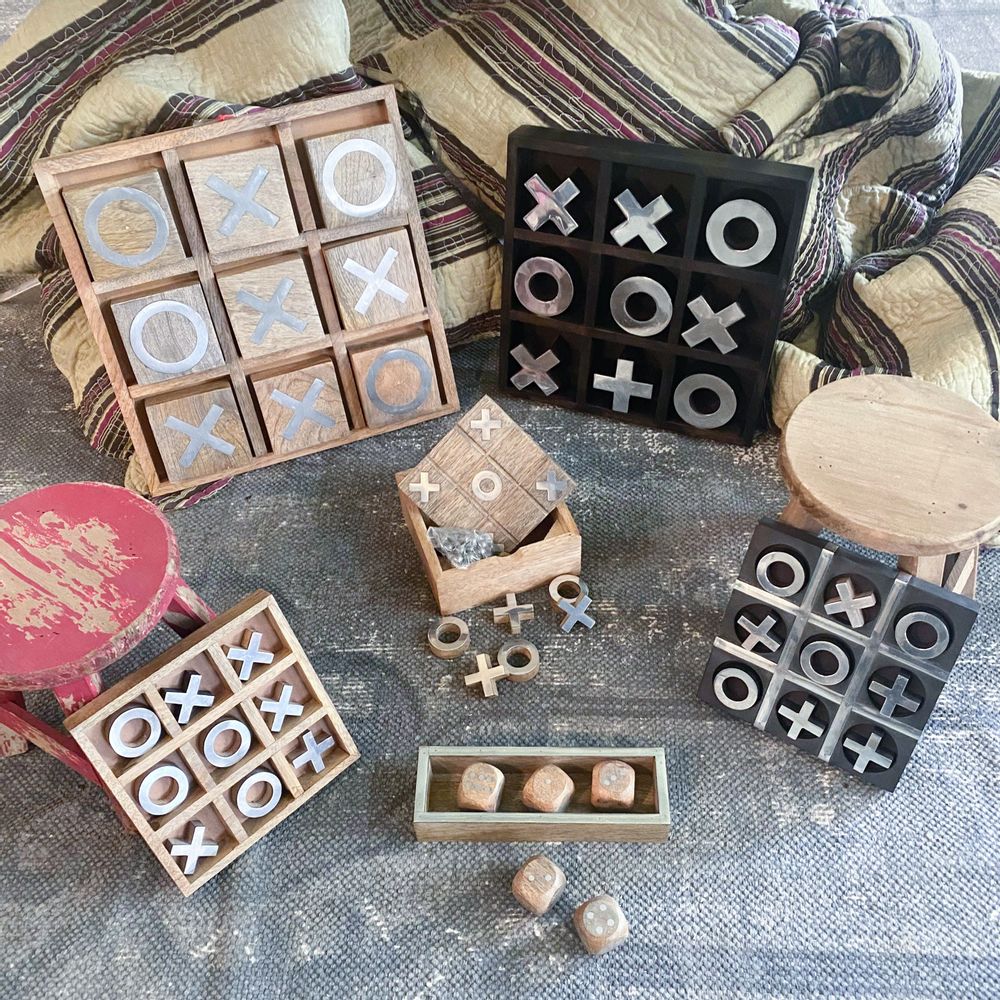 Gifts - GAME OF 3 IN A ROW WITH SILVER COINS - QUAINT & QUALITY