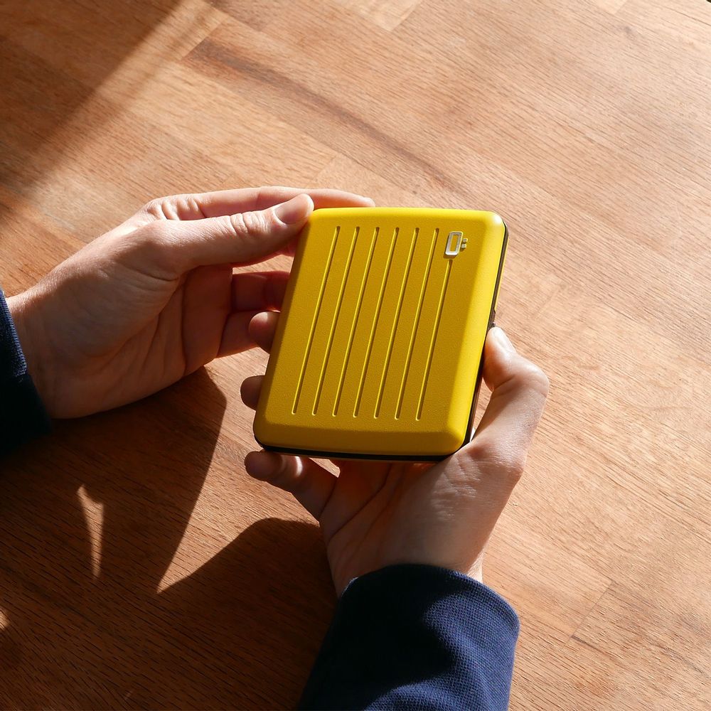 Leather goods - SMART CASE V2 LARGE - Aluminum card holder with matt paint finish - ÖGON DESIGN