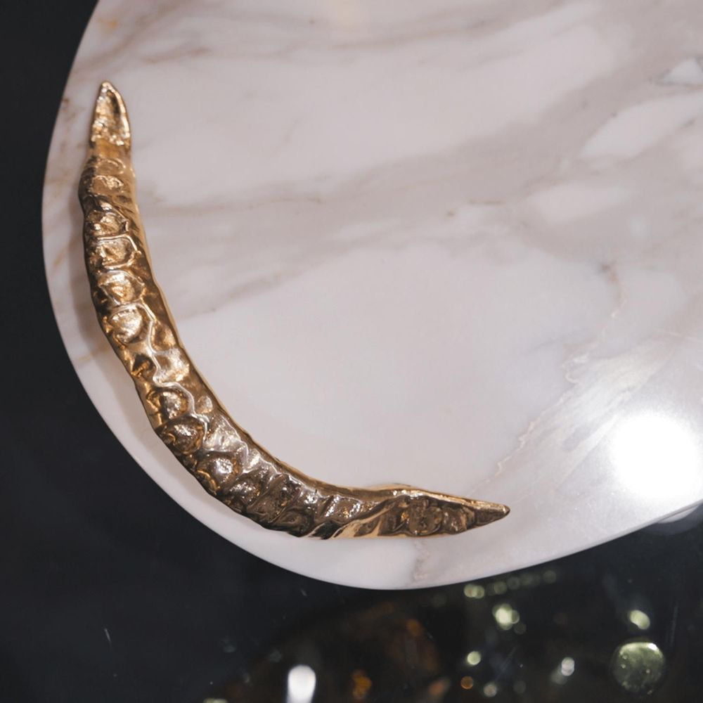 Trays - Rozu - Calacatta Marble Tray: Elegant Design with Brass Hardware - MAEVE