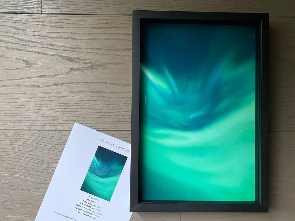Photos d'art - Couronne boréale avec une météore des Orionides. Cadre en Bois Noir avec Verre Anti-Reflet - ANNA DOBROVOLSKAYA-MINTS