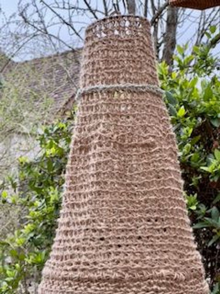 Aménagements pour bureau - Luminaire CLOCHETTE en jute Dimensions: Hauteur 50 cm et Largeur 30 cm livré avec monture électrique - ADELE VAHN