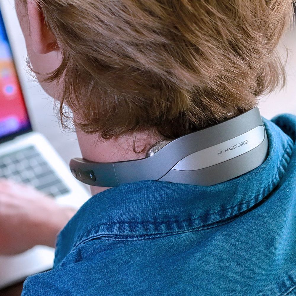 Loungewear - Portable and foldable neck massager with heating and customizable massage for immediate relief - OUI SMART