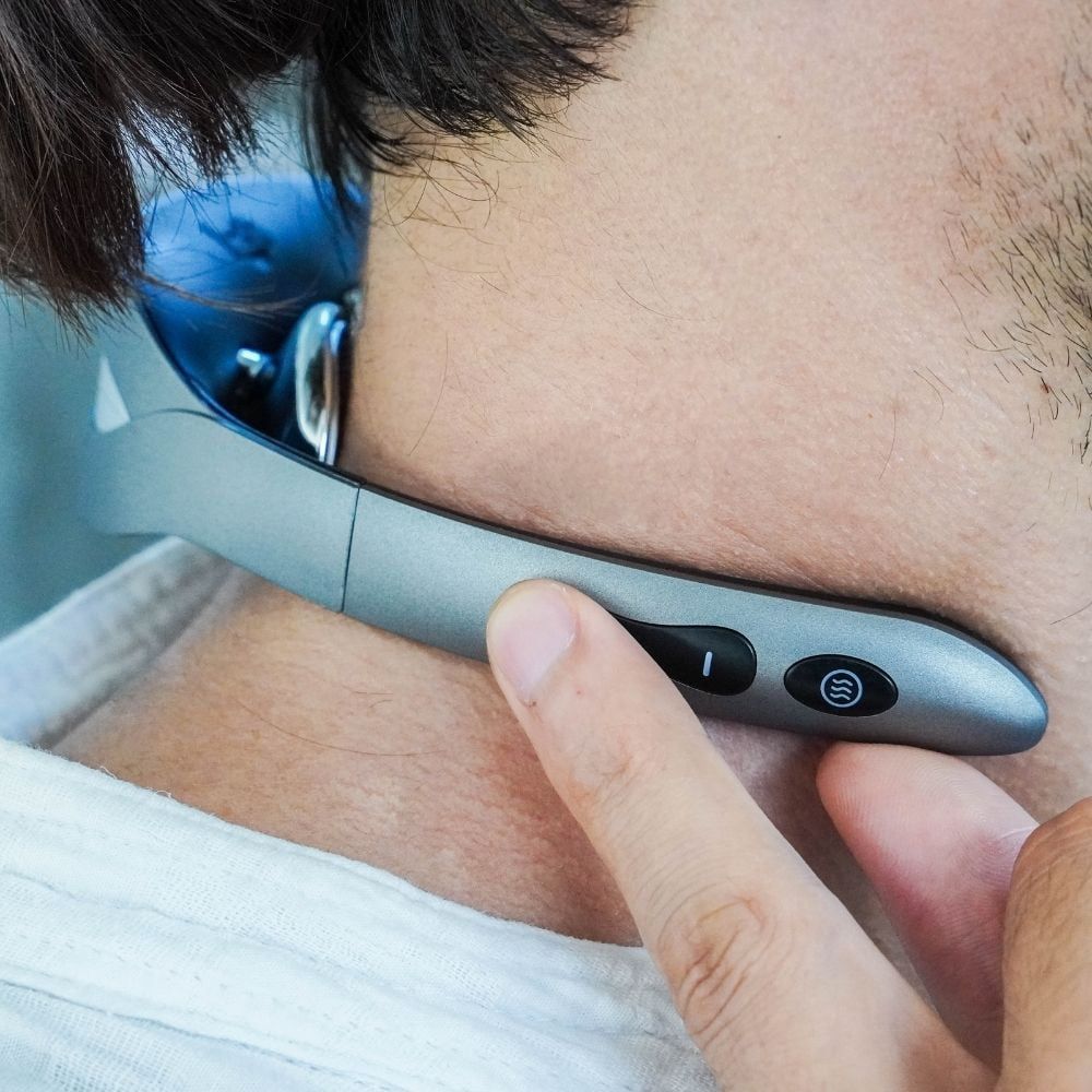 Loungewear - Portable and foldable neck massager with heating and customizable massage for immediate relief - OUI SMART