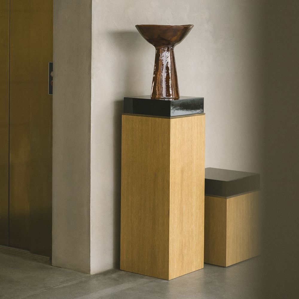 Console table - Block Pedestal in Gold Limed Oak and Lacquered Top - DUISTT