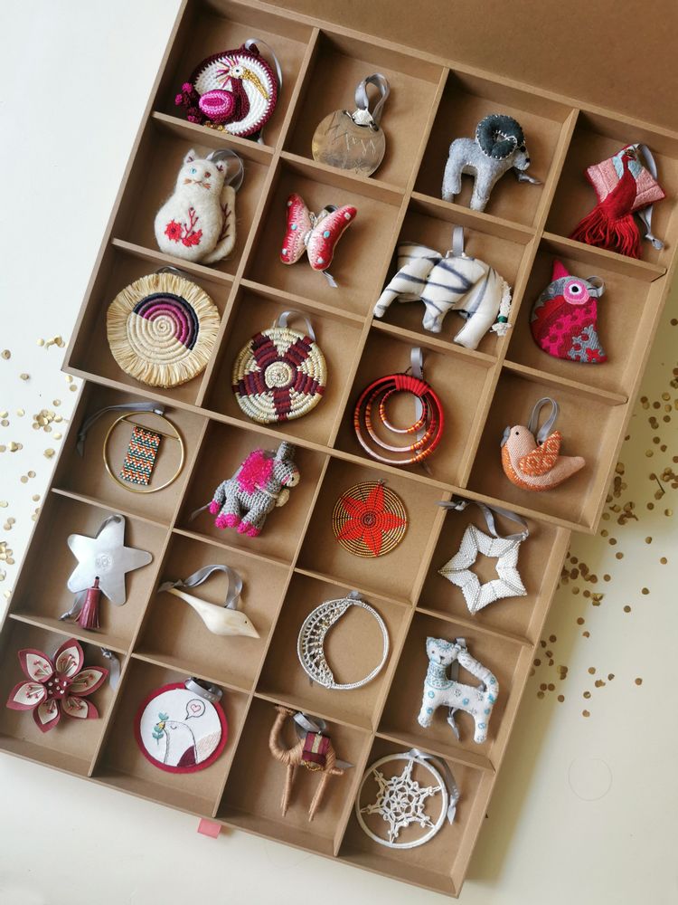 Christmas garlands and baubles - Holiday Ornament Collection - UNHCR/MADE51