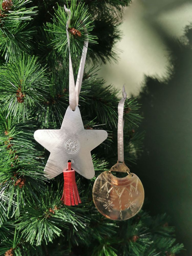 Christmas garlands and baubles - Holiday Ornament Collection - UNHCR/MADE51