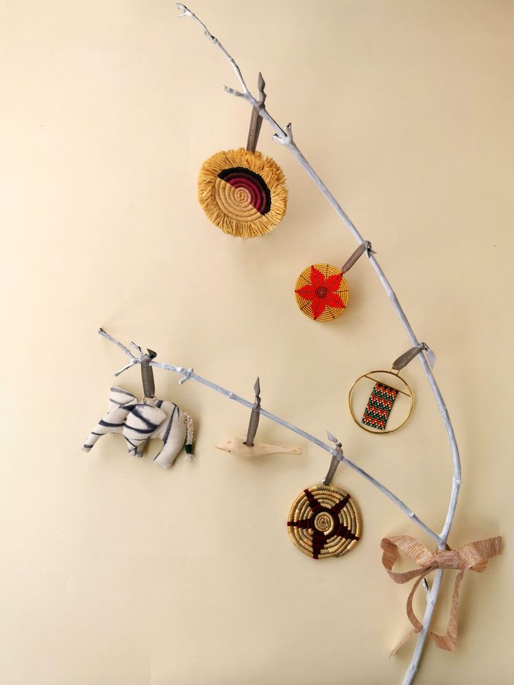 Christmas garlands and baubles - Holiday Ornament Collection - UNHCR/MADE51