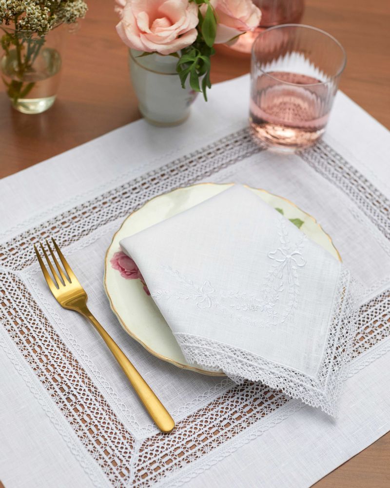 Placemats - Embroidered Linen table set - Classic White - RENDAR