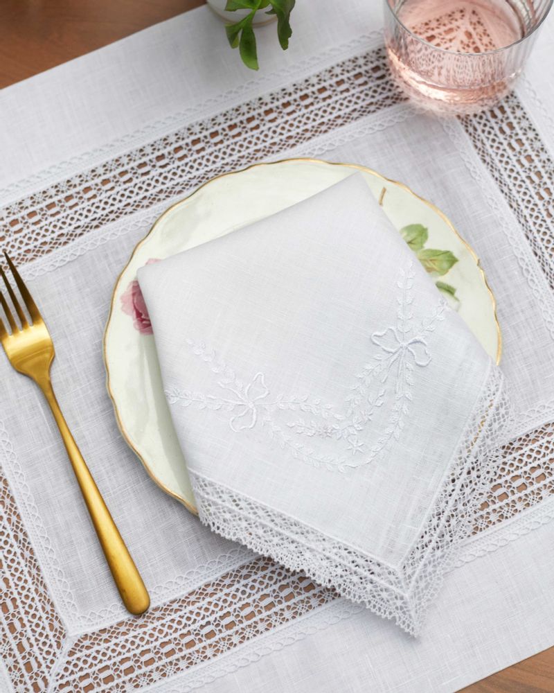 Placemats - Embroidered Linen table set - Classic White - RENDAR