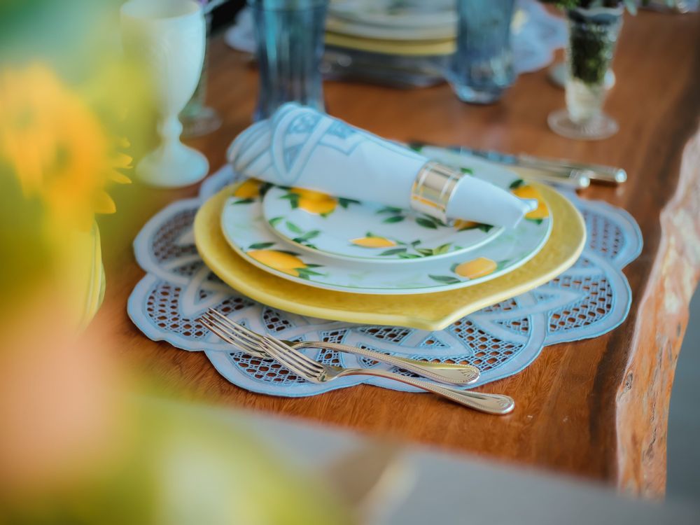Placemats - Hand-embroidered Linen table set - Rosace light blue - RENDAR