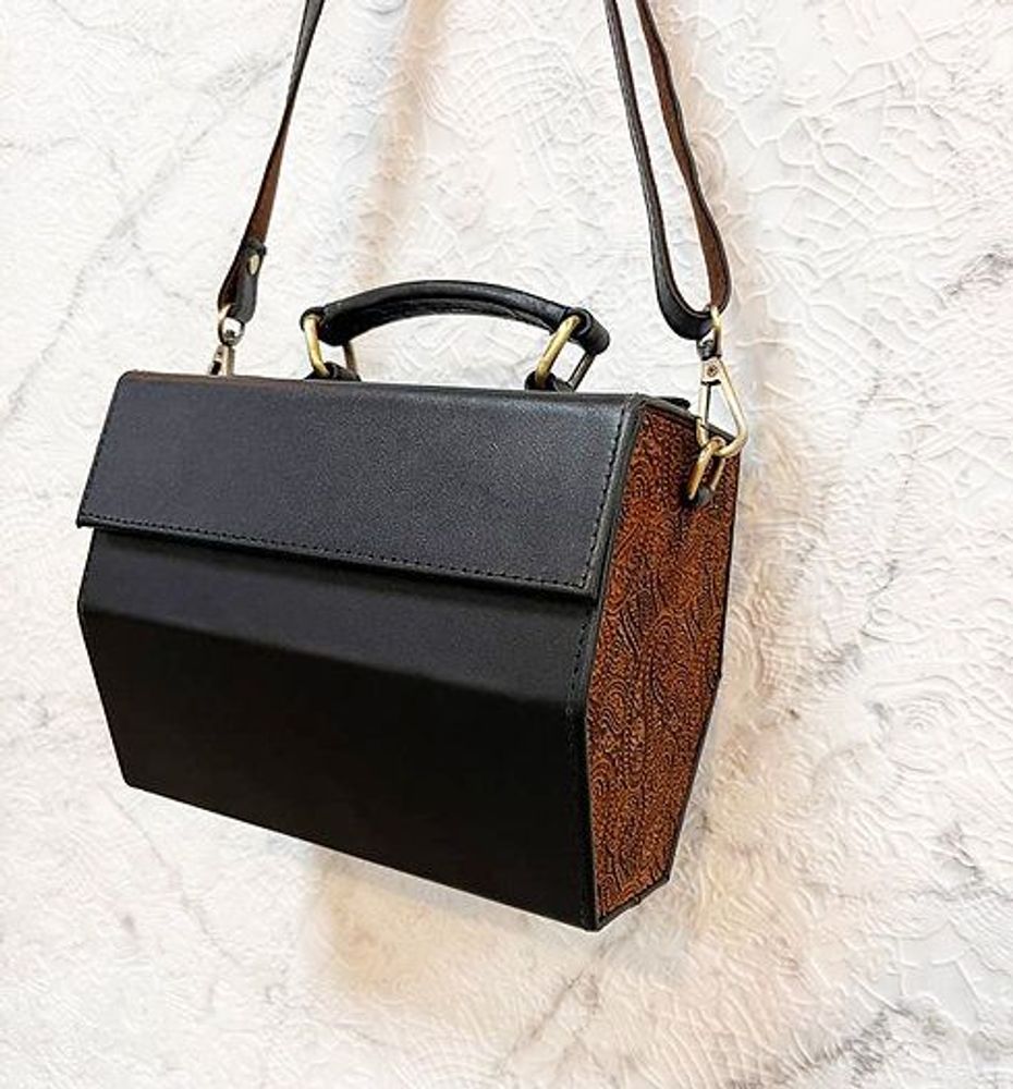Sacs et cabas - Sac à bandoulière fabriqué à la main, unique en son genre. - THECRAFTROOT
