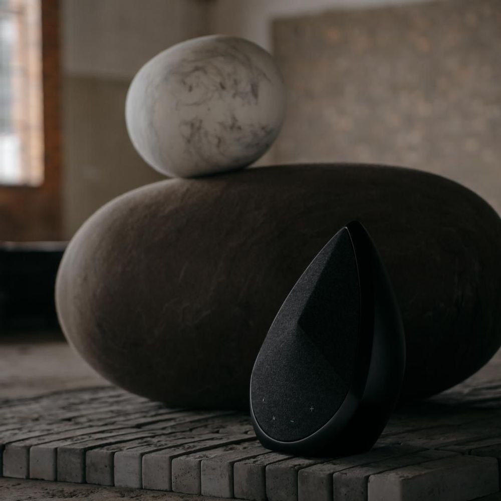 Hotel bedrooms - Obsidian Black Speaker - PANTHEONE AUDIO